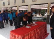 Patuhi Tata Tertib! Warga Binaan Lapas Selong Tandatangani Fakta Integritas dan Komitmen Bersama