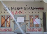 Kantor Desa Nyiur Tebel Disegel, Warga Minta Kades Mundur