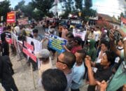 Mayarakat Selatan Demo di Kantor Bupati Lombok Timur Minta Penyediaan Air Bersih