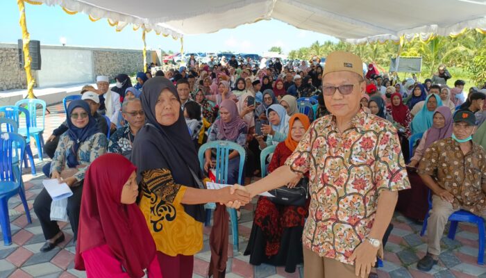 Yayasan ADC Berikan Beasiswa Bagi Ratusan Anak SD di Lombok Timur