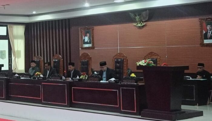 Paripurna DPRD Lotim Menetapkan Dua Raperda