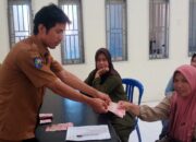 Pemdes Jerowaru Bagikan Insentif 3 Bulan untuk Kader Posyandu