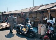 Pantai Labuhan Haji Ditertibkan, Bilik Remang Diduga Sarang Maksiat dan Miras Dibongkar