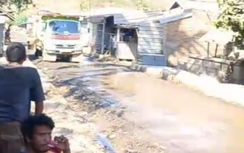 Warga Batu Nampar Puji Bupati Iron: Air Ngalir, Jalan Mulus, Bupati Terbaik Sedunia!
