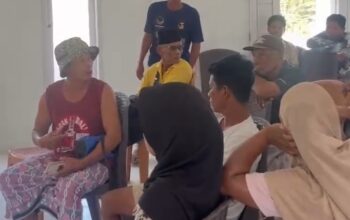 Warga Ekas Buana Gelar Aksi di Kantor Desa, Soroti Dugaan Skandal Sekdes dan Soal Mahar