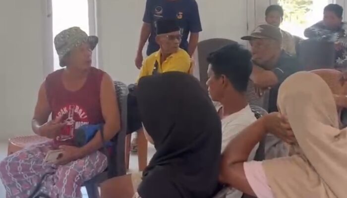 Warga Ekas Buana Gelar Aksi di Kantor Desa, Soroti Dugaan Skandal Sekdes dan Soal Mahar
